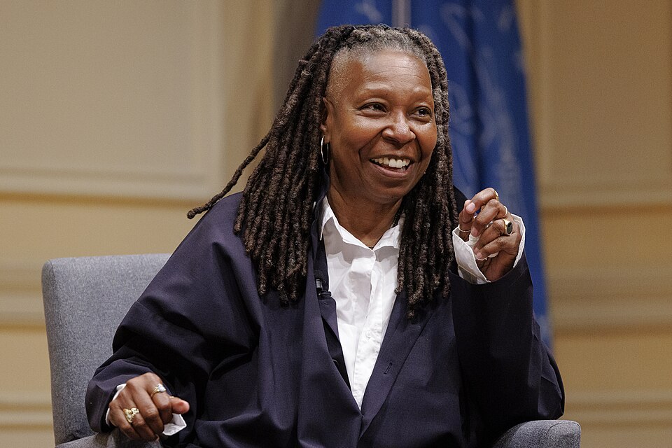 Whoopi Goldberg and His Daughter Step Out Together