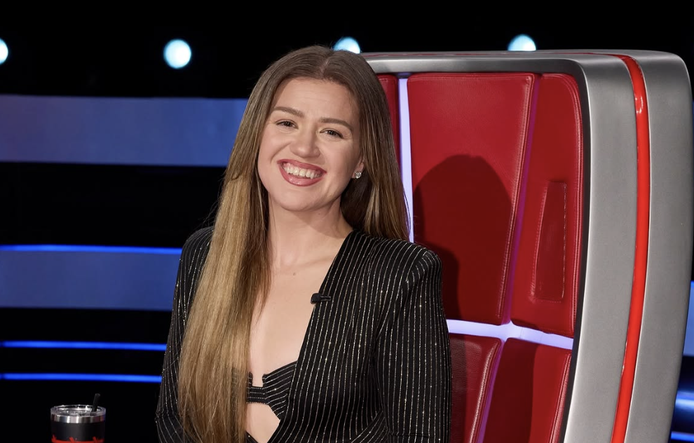 Kelly Clarkson Pokes Fun at NBC as Her Daytime Show Approaches Its Finale